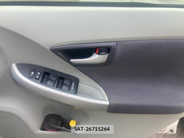 Toyota PRIUS 2011-02 7359394-17