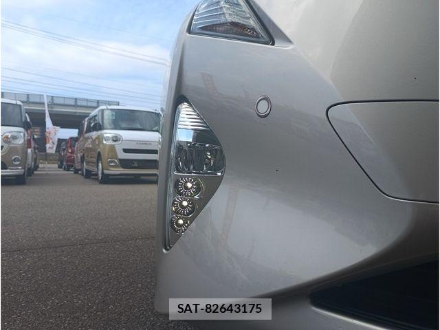 Toyota PRIUS 2018-10 7359363-24