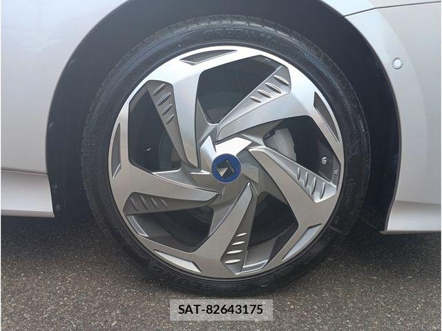 Toyota PRIUS 2018-10 7359363-26