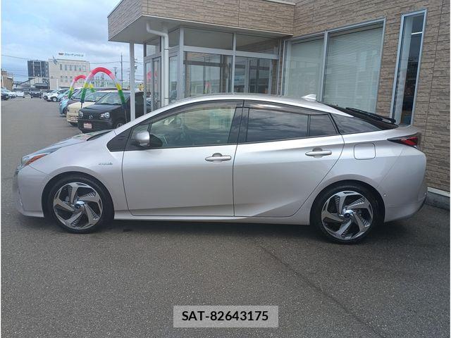 Toyota PRIUS 2018-10 7359363-3