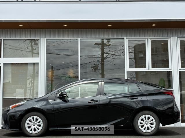 Toyota PRIUS 2021-07 7359340-11