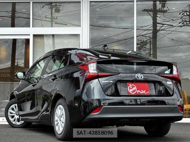 Toyota PRIUS 2021-07 7359340-12