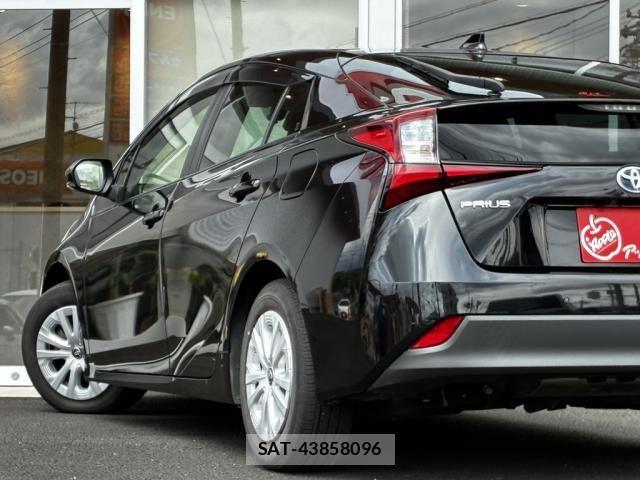 Toyota PRIUS 2021-07 7359340-14