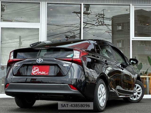 Toyota PRIUS 2021-07 7359340-16