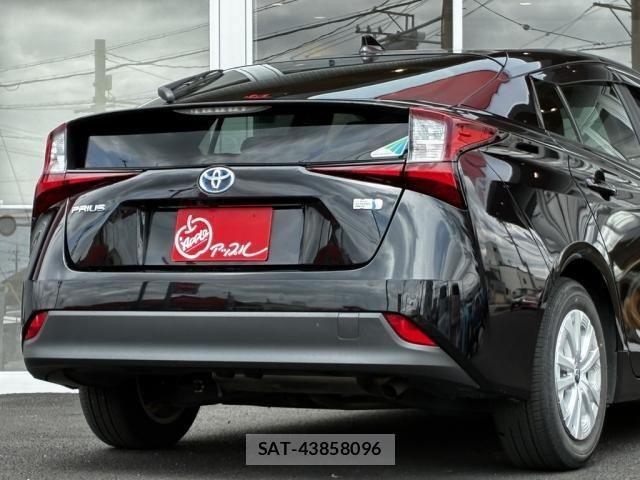 Toyota PRIUS 2021-07 7359340-17