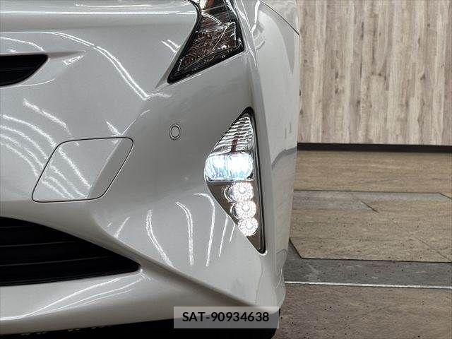 Toyota PRIUS 2016-01 7359364-11