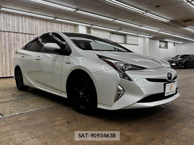 Toyota PRIUS 2016-01 7359364-14