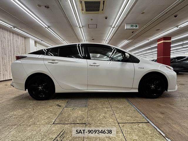Toyota PRIUS 2016-01 7359364-15
