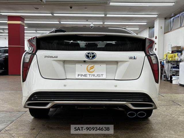 Toyota PRIUS 2016-01 7359364-16