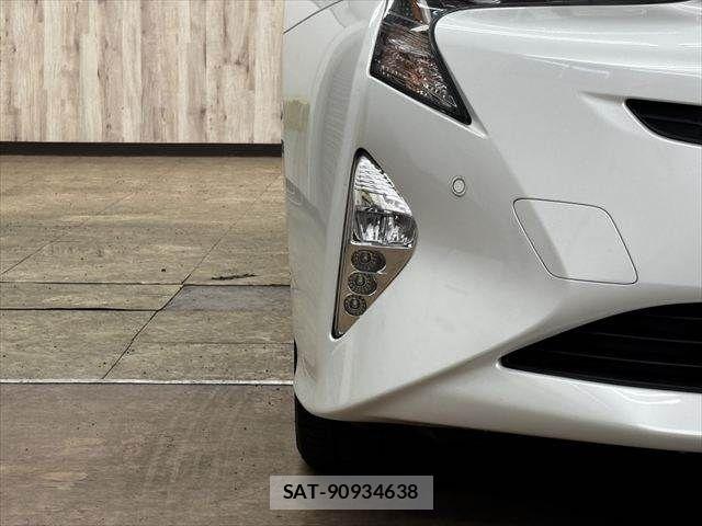 Toyota PRIUS 2016-01 7359364-23