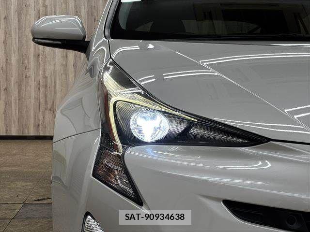 Toyota PRIUS 2016-01 7359364-29
