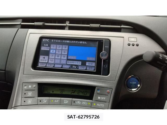 Toyota PRIUS 2013-04 7359378-10