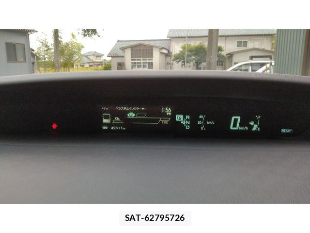 Toyota PRIUS 2013-04 7359378-11