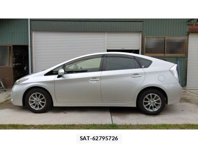 Toyota PRIUS 2013-04 7359378-2