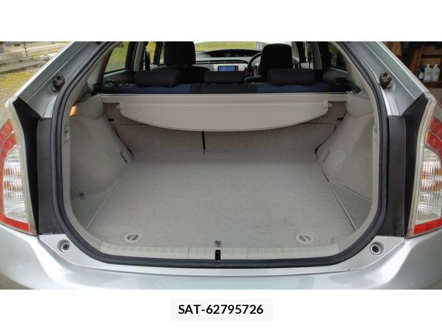 Toyota PRIUS 2013-04 7359378-5