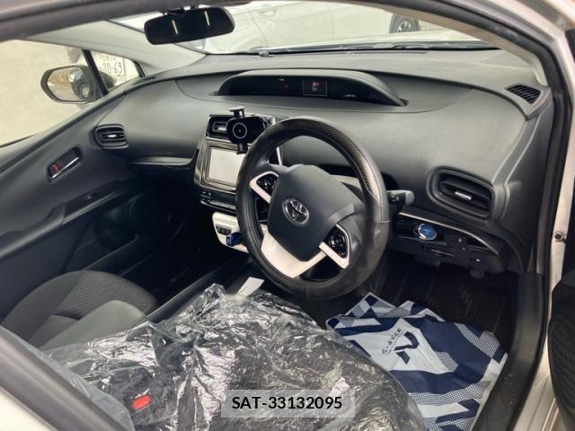 Toyota PRIUS 2017-12 7359374-11