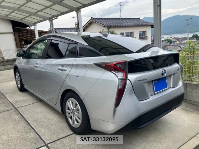 Toyota PRIUS 2017-12 7359374-4