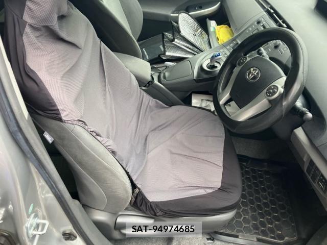 Toyota PRIUS 2010-04 7359388-14