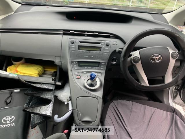 Toyota PRIUS 2010-04 7359388-19
