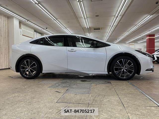 Toyota PRIUS 2023-05 7359327-14