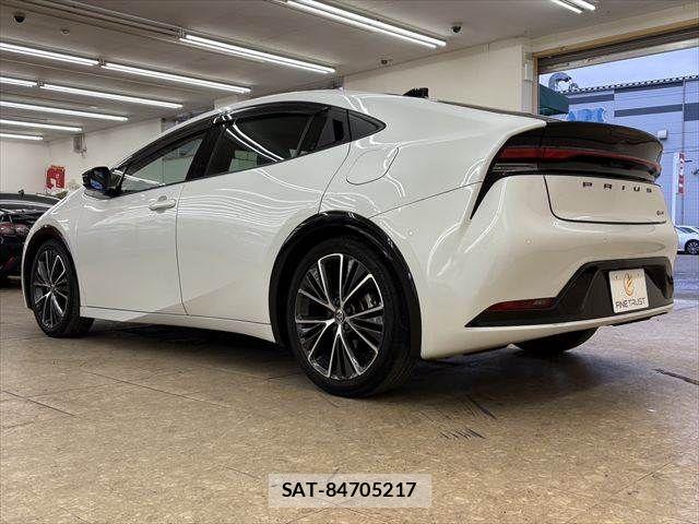 Toyota PRIUS 2023-05 7359327-17