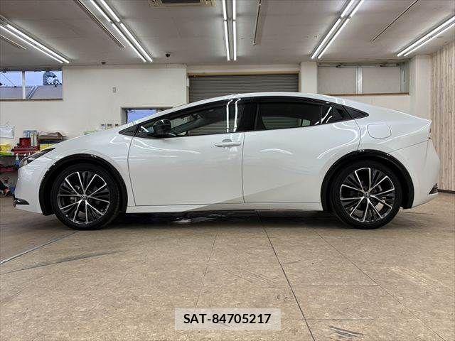 Toyota PRIUS 2023-05 7359327-18
