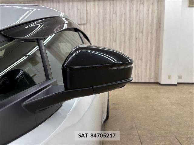 Toyota PRIUS 2023-05 7359327-21