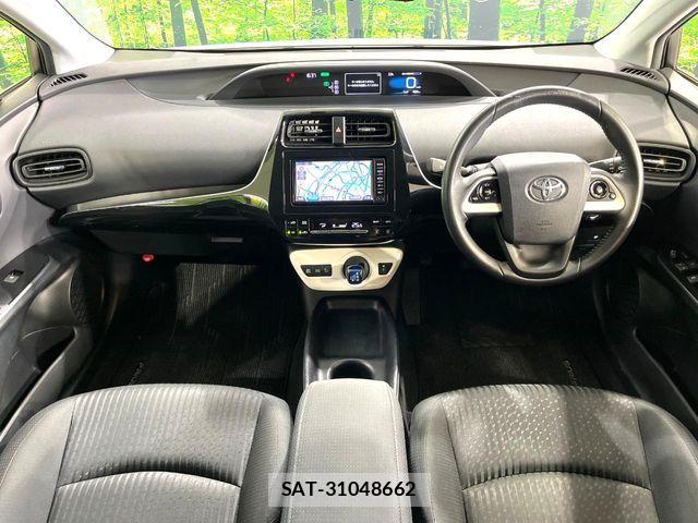 Toyota PRIUS 2018-01 7359359-1