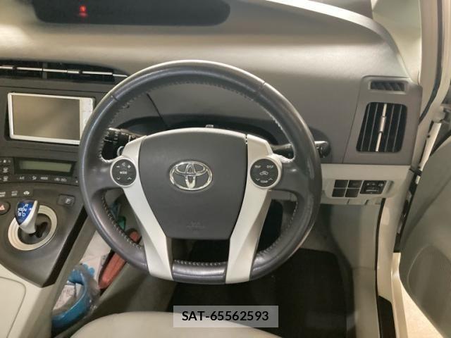 Toyota PRIUS 2011-01 7359392-12