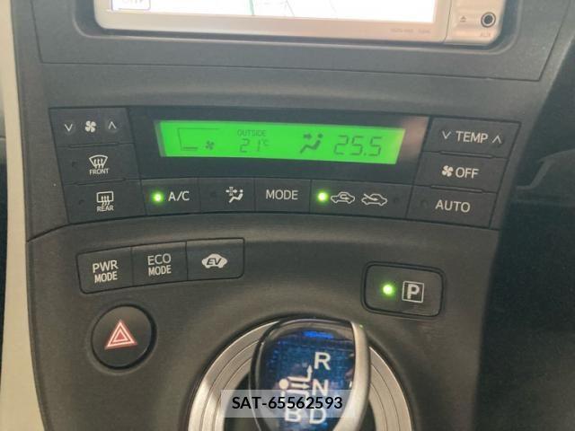 Toyota PRIUS 2011-01 7359392-19