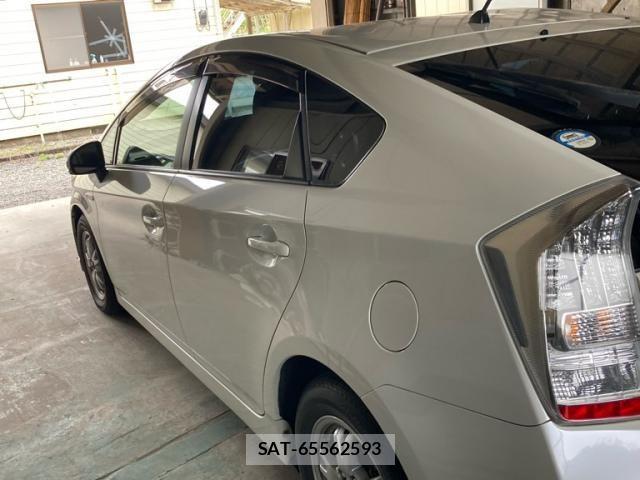 Toyota PRIUS 2011-01 7359392-2