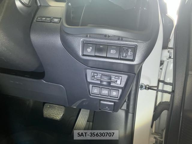 Toyota PRIUS 2023-10 7359331-16