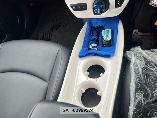 Toyota PRIUS 2016-09 7359367-14