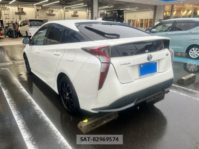 Toyota PRIUS 2016-09 7359367-3