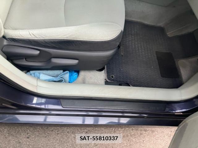 Toyota PRIUS 2011-10 7359398-14