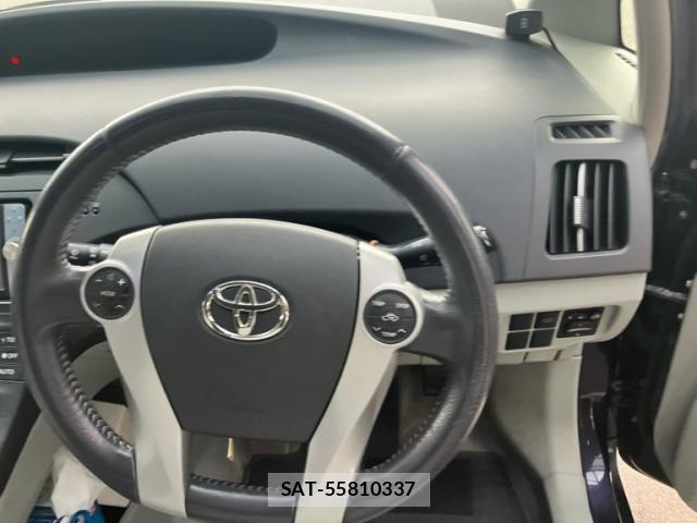 Toyota PRIUS 2011-10 7359398-16