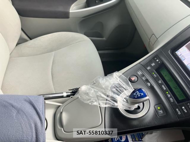 Toyota PRIUS 2011-10 7359398-26