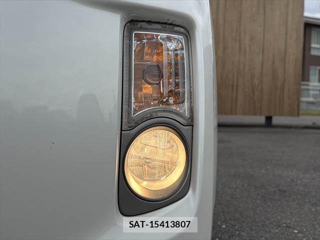 Toyota PRIUS 2011-10 7359390-11