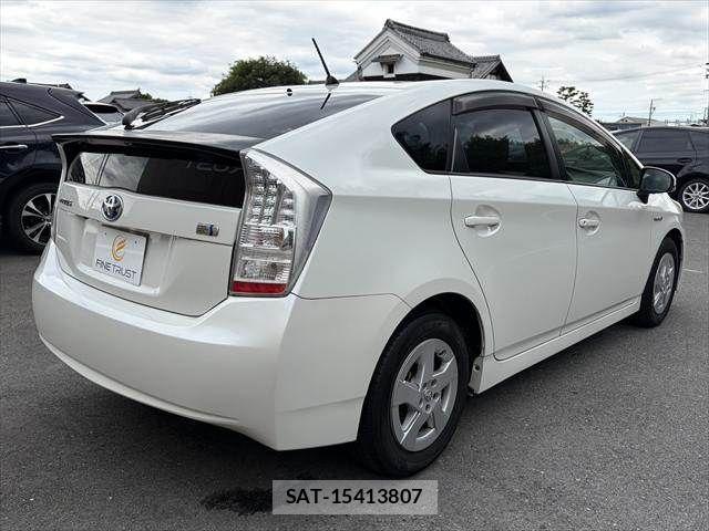 Toyota PRIUS 2011-10 7359390-16