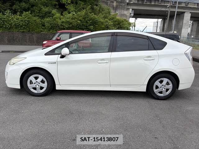 Toyota PRIUS 2011-10 7359390-19