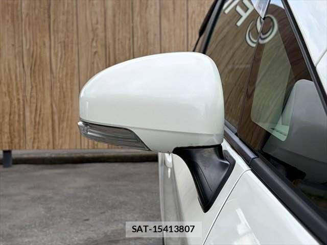 Toyota PRIUS 2011-10 7359390-24