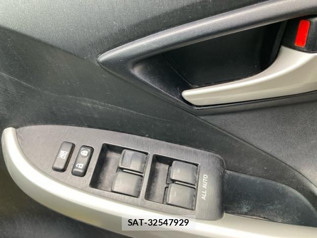Toyota PRIUS 2013-08 7359395-9