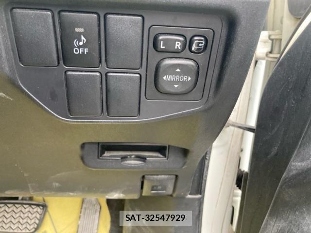 Toyota PRIUS 2013-08 7359395-10