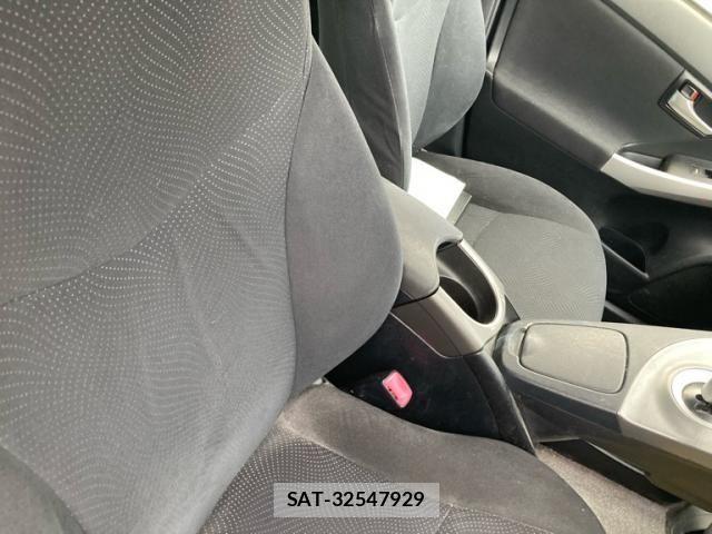 Toyota PRIUS 2013-08 7359395-11
