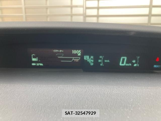 Toyota PRIUS 2013-08 7359395-16