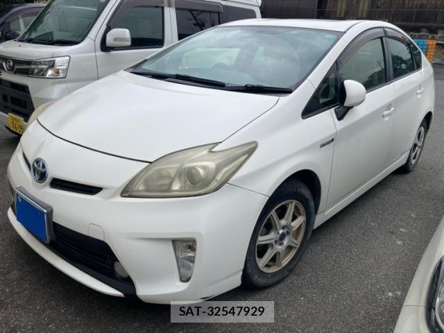Toyota PRIUS 2013-08 7359395-1