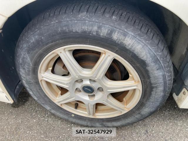 Toyota PRIUS 2013-08 7359395-7