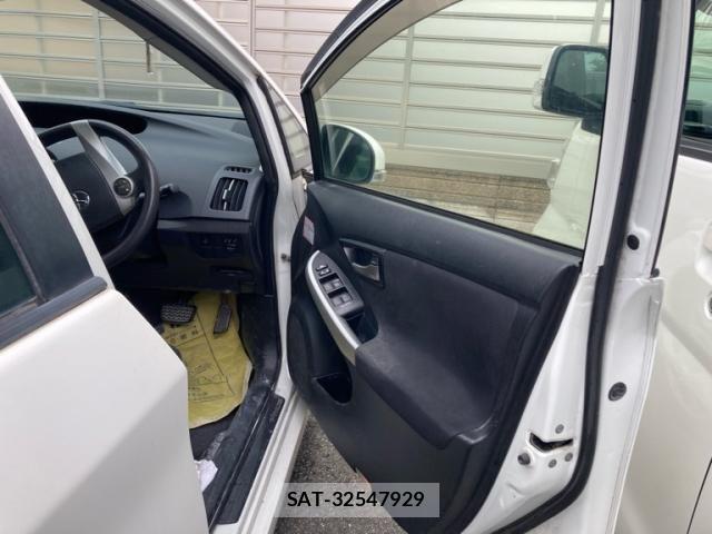 Toyota PRIUS 2013-08 7359395-8