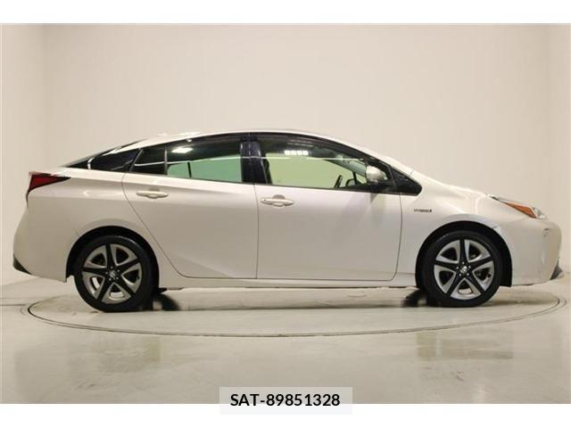 Toyota PRIUS 2019-11 7359342-12