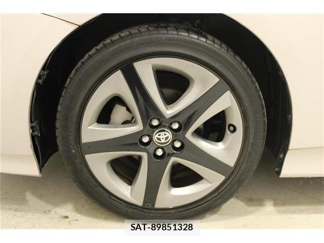 Toyota PRIUS 2019-11 7359342-24